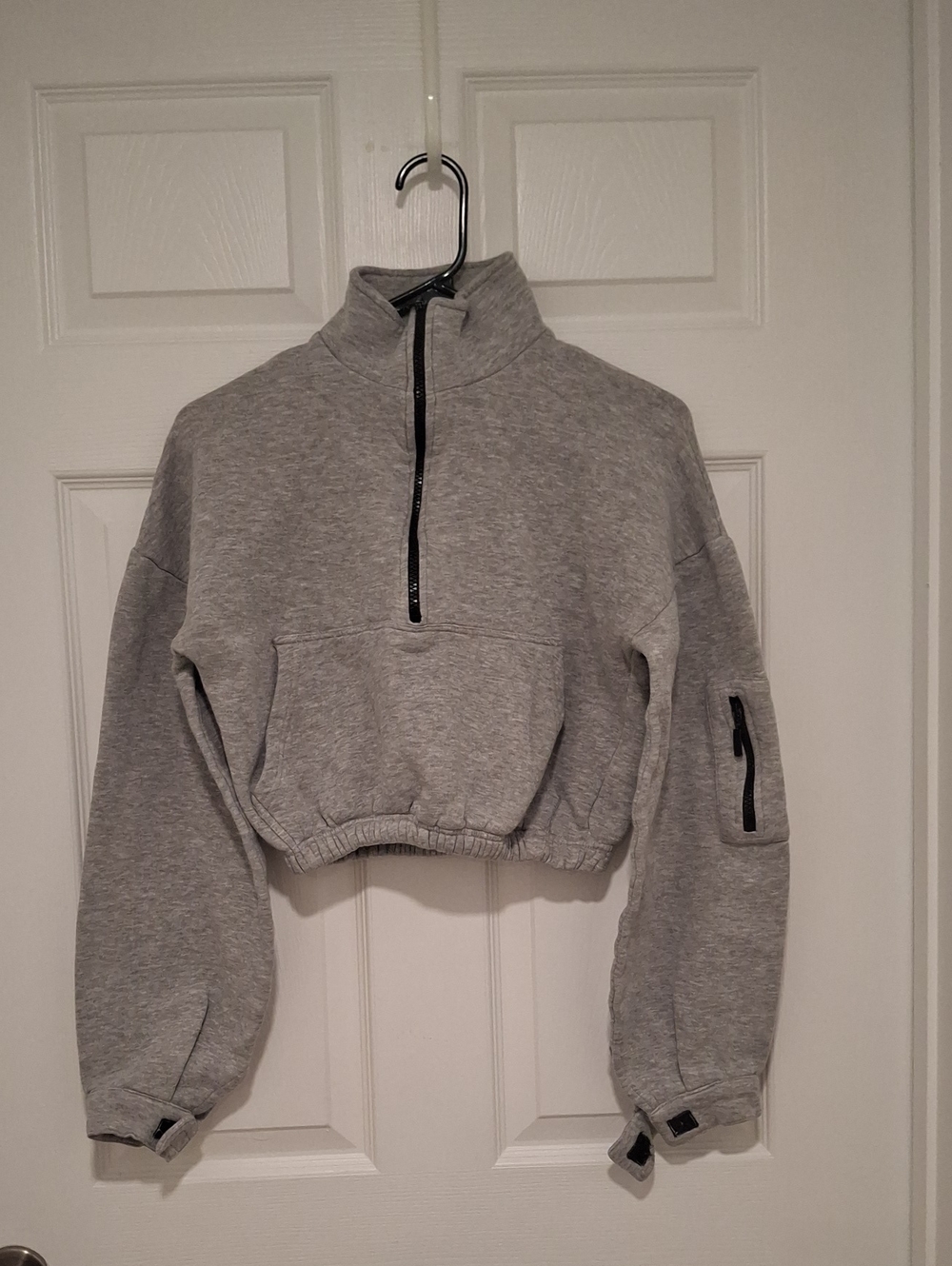 PrettyLittleThing Grey Cropped Half-Zip Sweatshirt